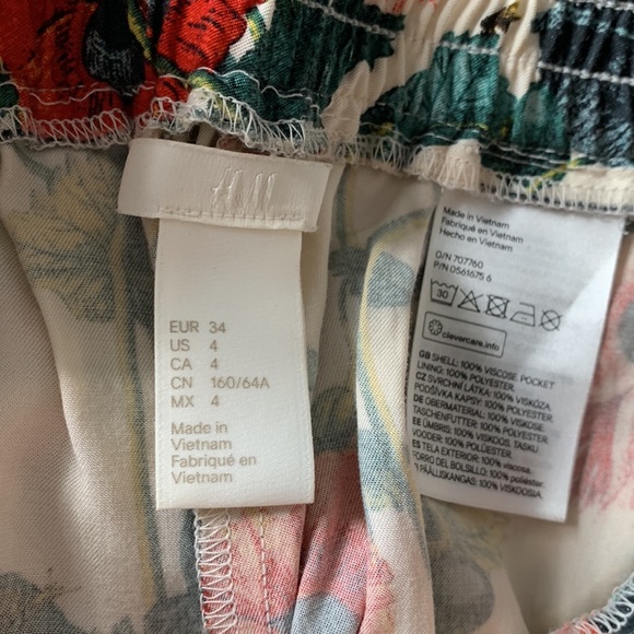 Statement pants! 😊 - Picture 4 of 9